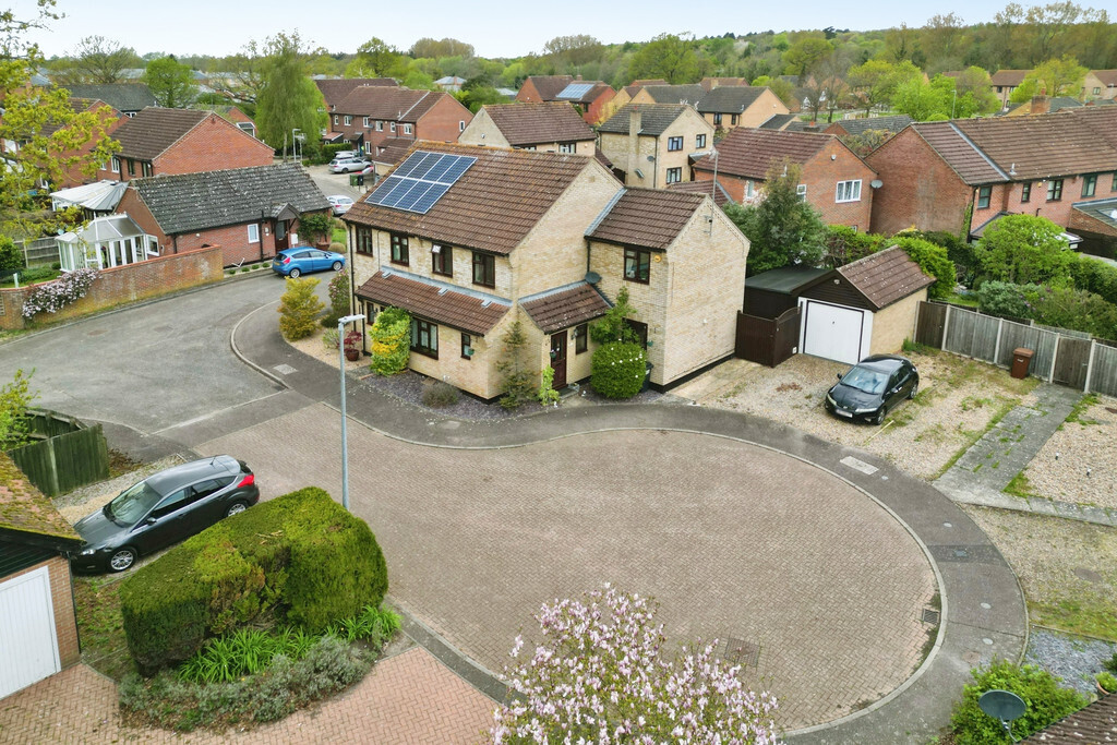 Longfield Close, Loddon Image 16