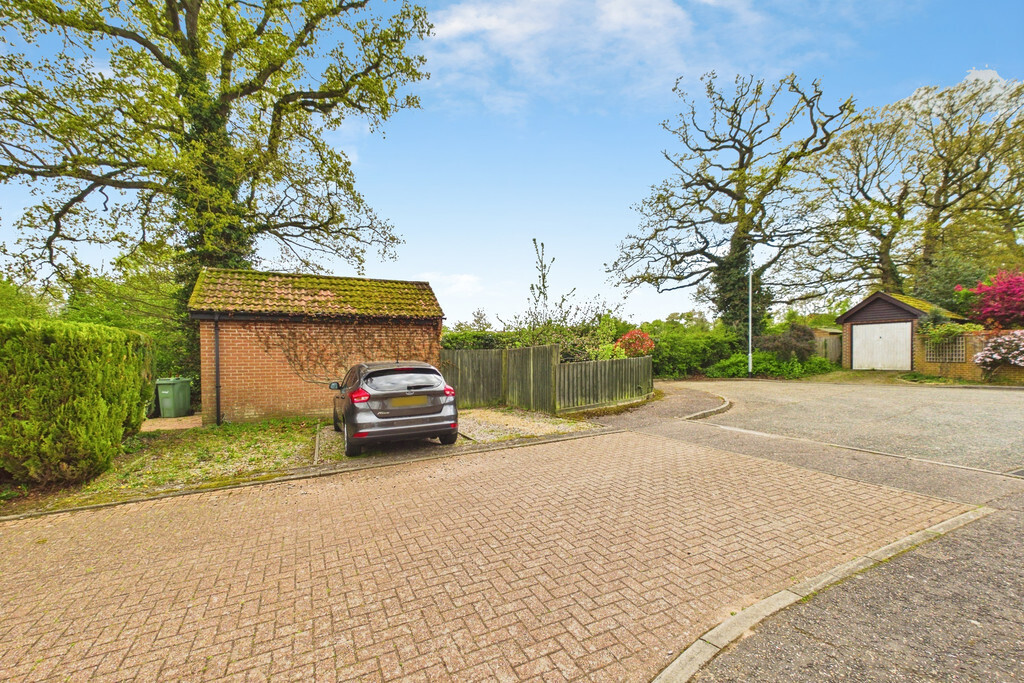 Longfield Close, Loddon Image 17