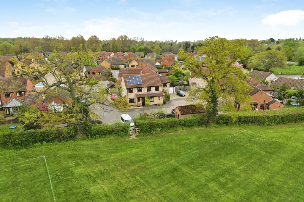 Longfield Close, Loddon Image 18
