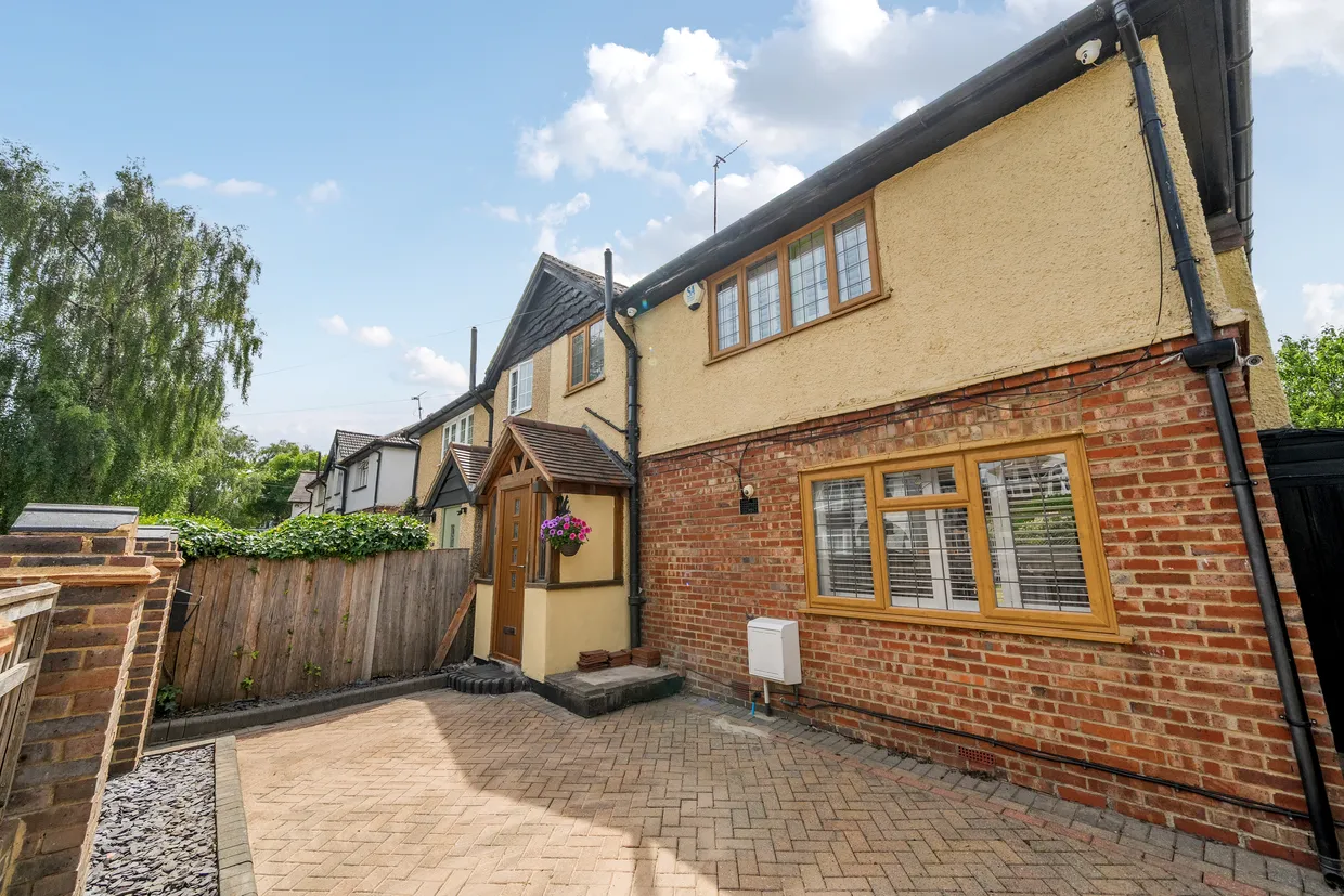 Birch Avenue, Caterham, CR3 photo 4