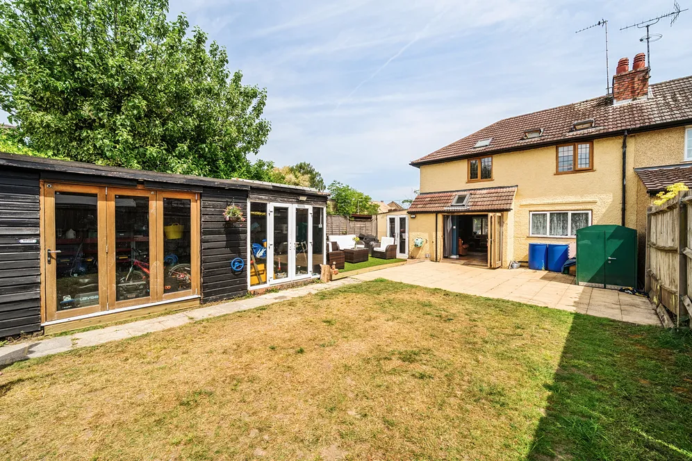 Birch Avenue, Caterham, CR3 photo 8