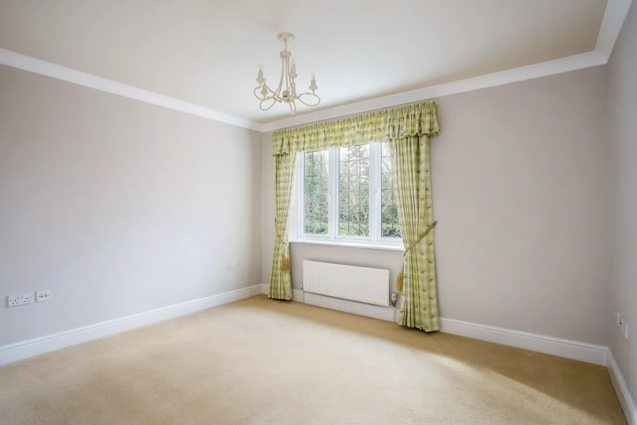 Lovel Road Windsor SL4 photo 15