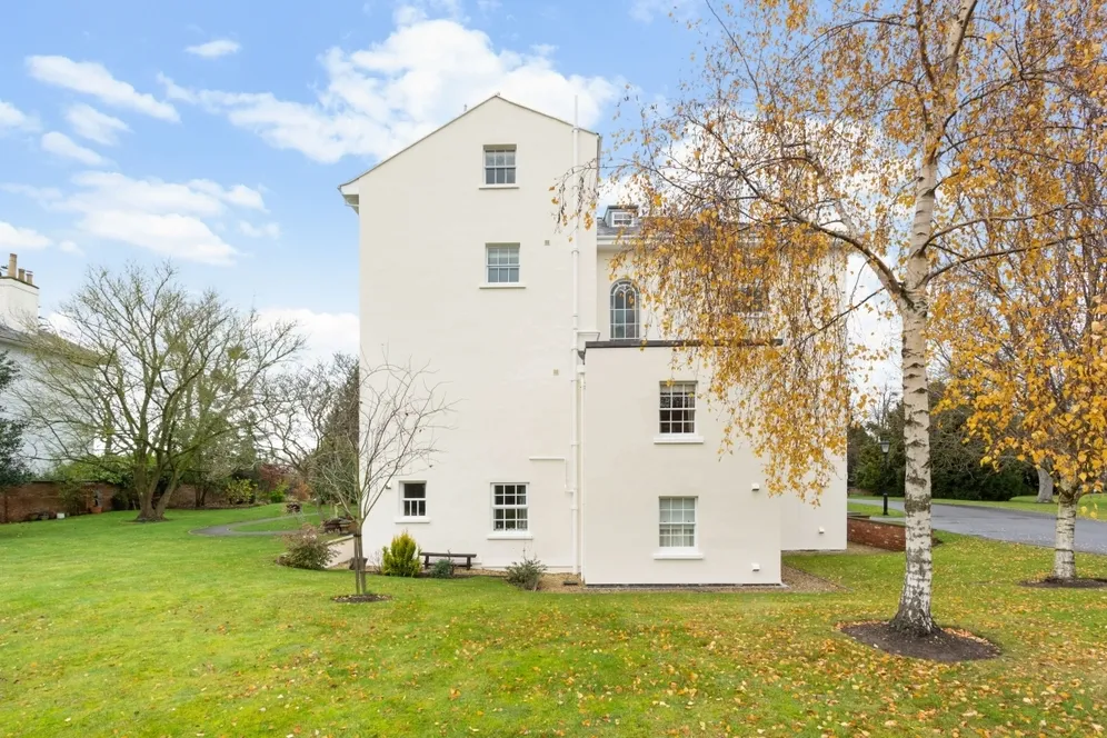 Pavilion Gardens Cheltenham GL50 photo 18