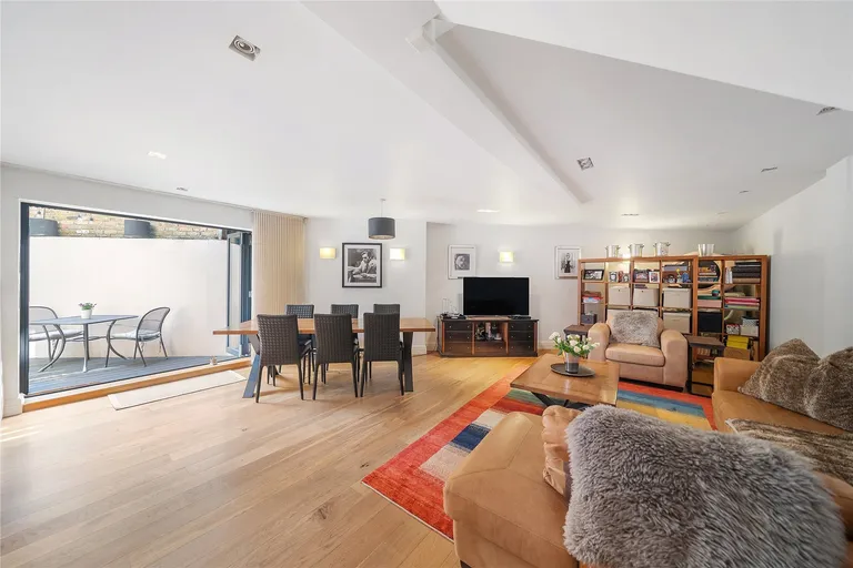Salisbury Mews, London, SW6