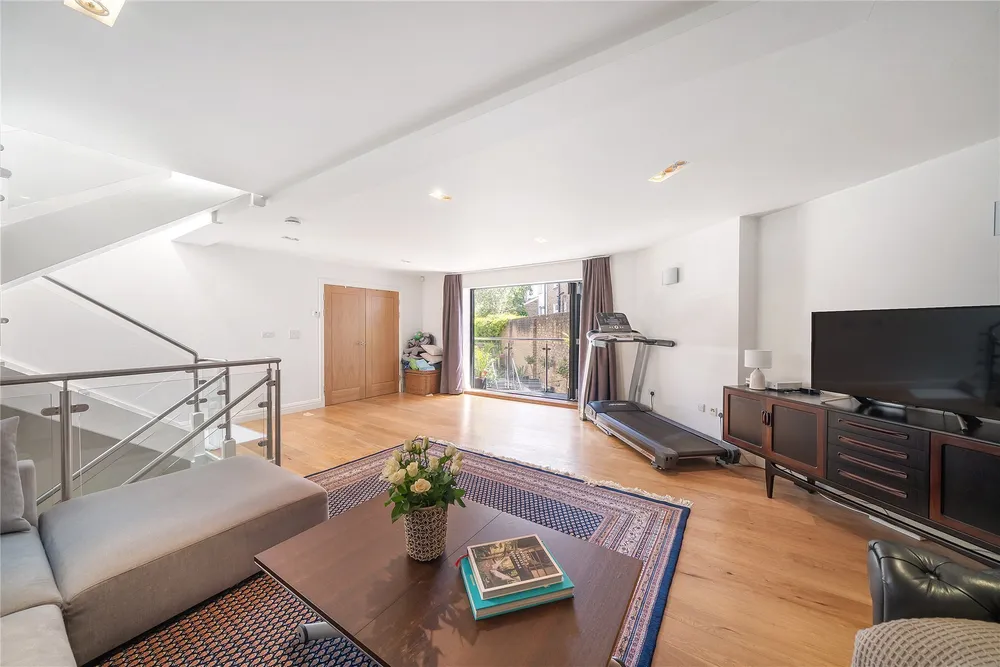 Salisbury Mews, London, SW6