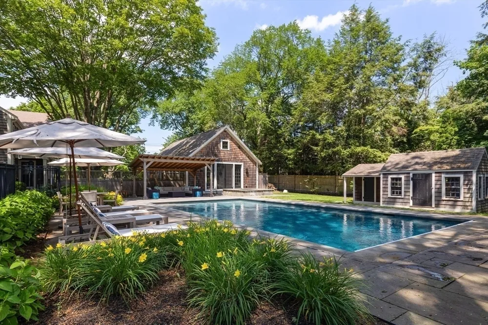 29 Pleasant St, Hingham, MA 02043