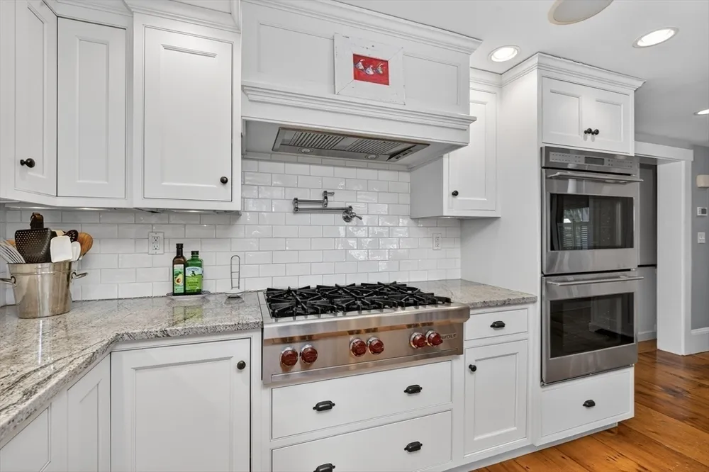 29 Pleasant St, Hingham, MA 02043