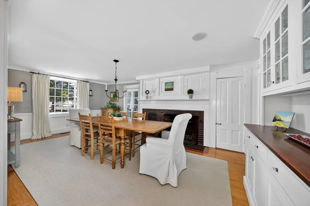 29 Pleasant St, Hingham, MA 02043