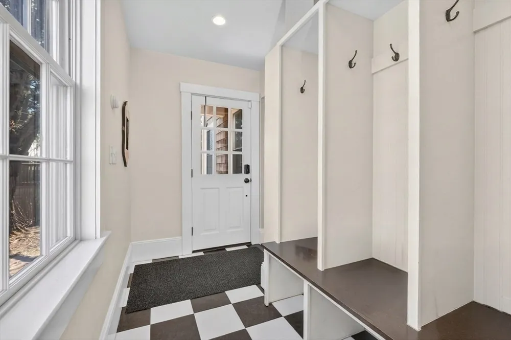29 Pleasant St, Hingham, MA 02043