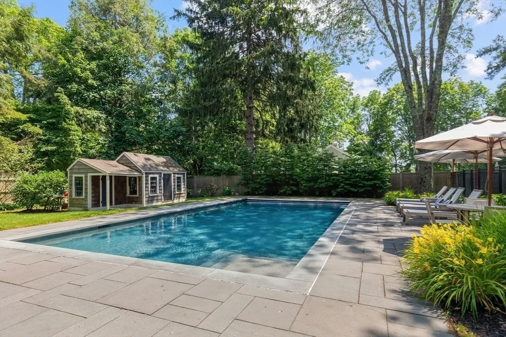 29 Pleasant St, Hingham, MA 02043