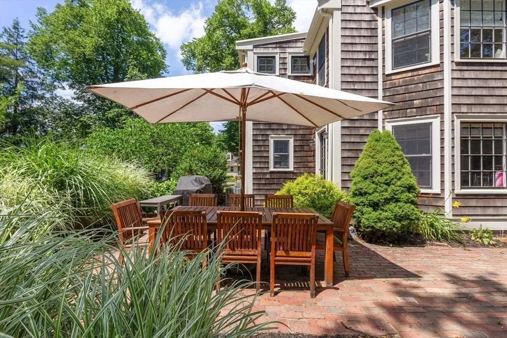 29 Pleasant St, Hingham, MA 02043