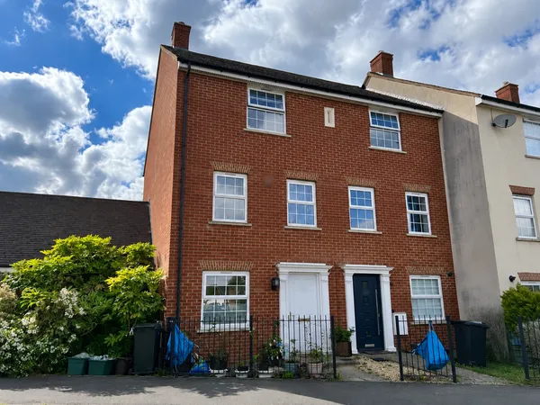 Thatcham Avenue, Kingsway