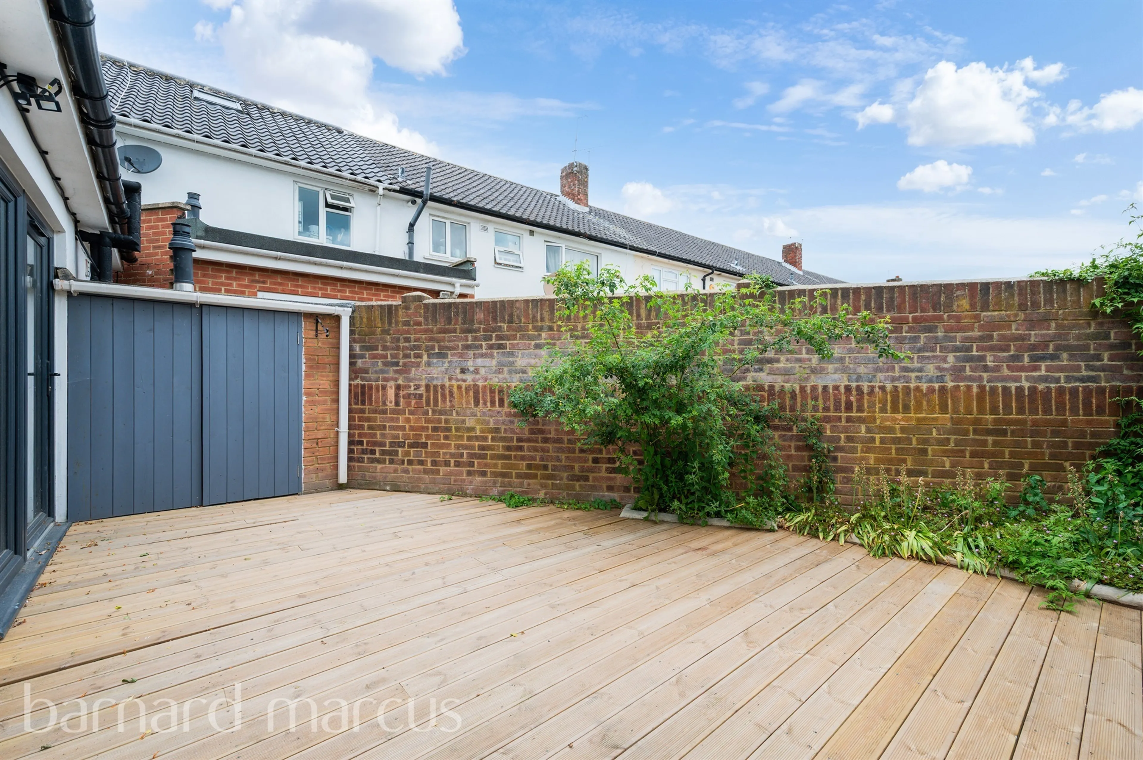 Property at Barnlea Close, Hanworth