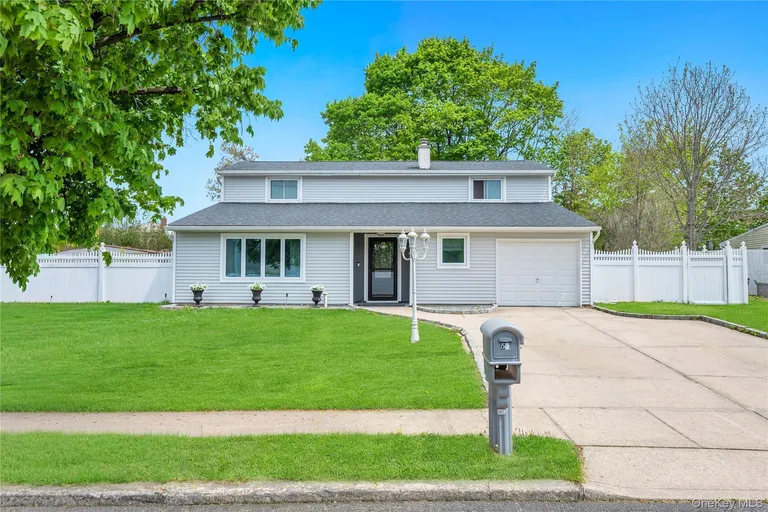55 Starfire Dr, Centereach, NY 11720