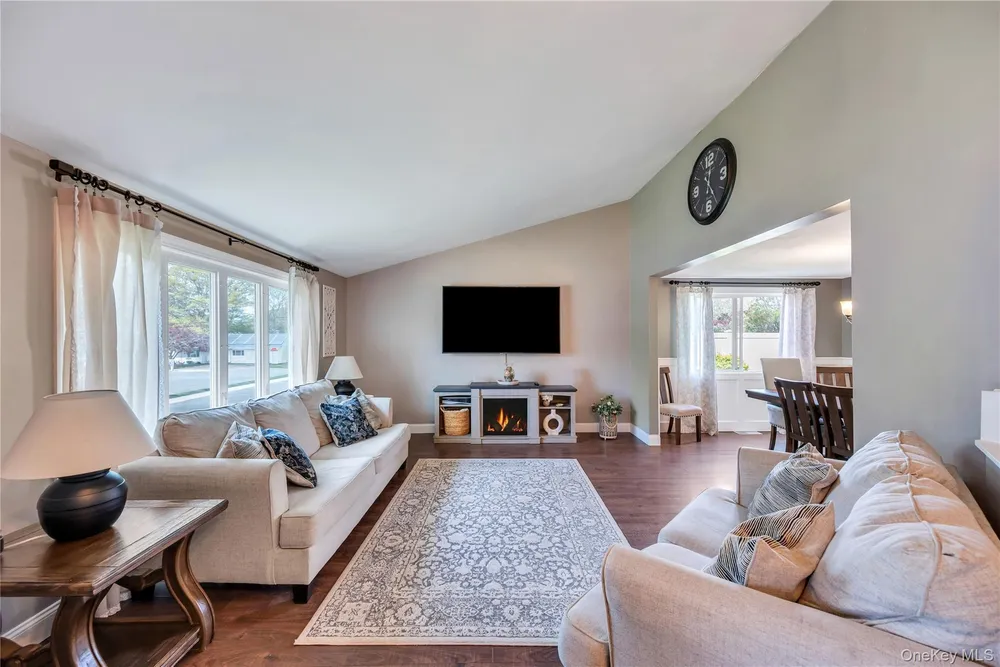 55 Starfire Dr, Centereach, NY 11720