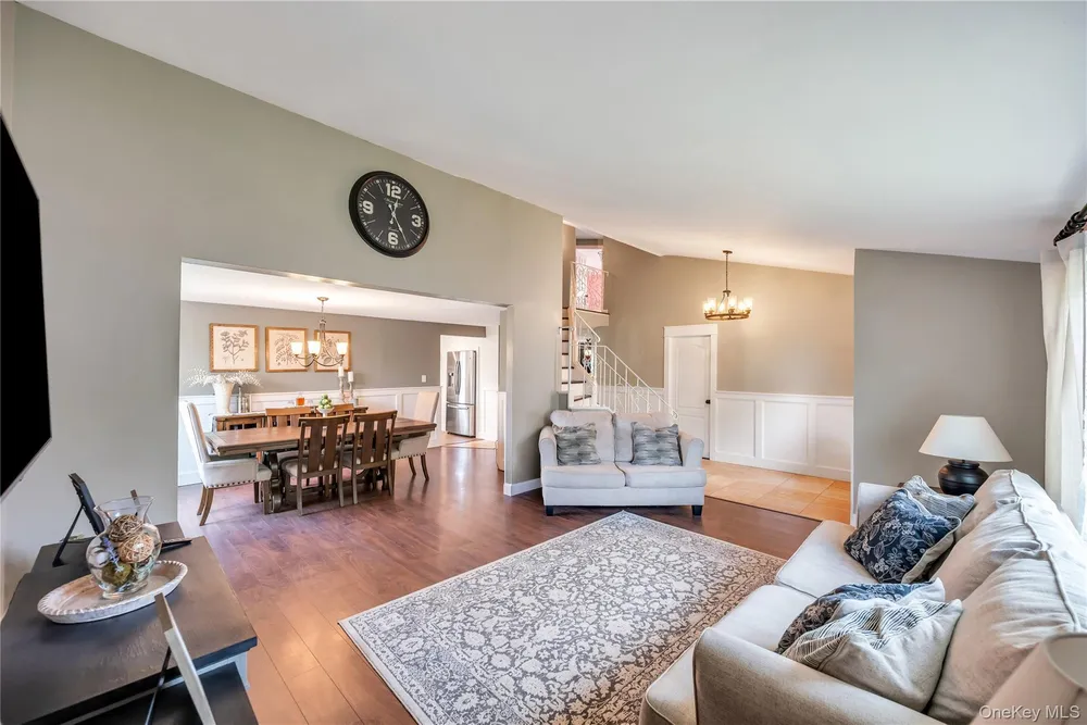 55 Starfire Dr, Centereach, NY 11720