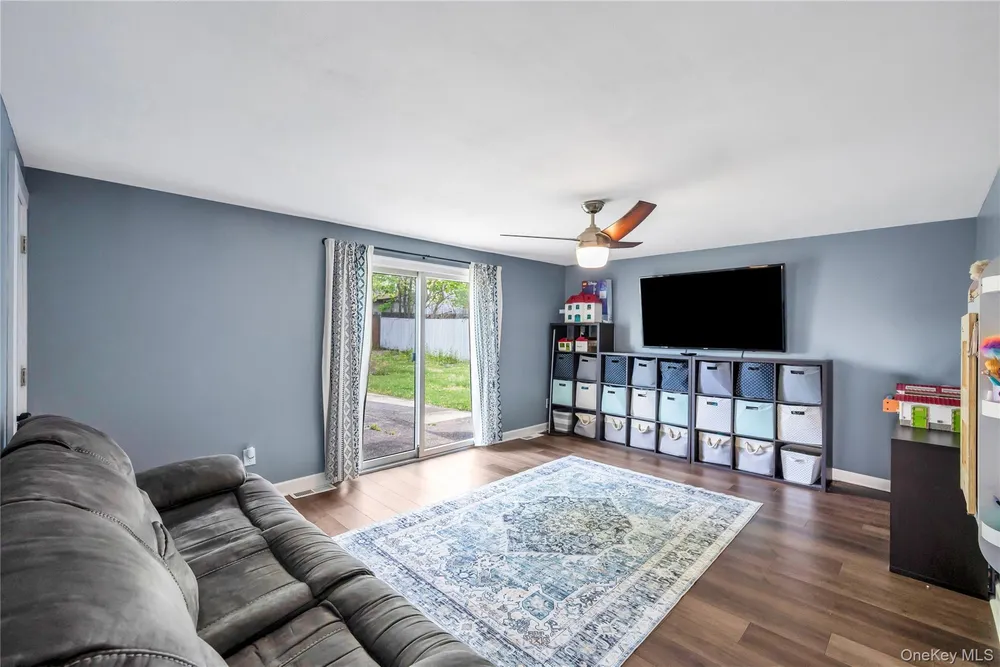 55 Starfire Dr, Centereach, NY 11720