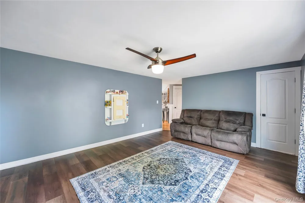 55 Starfire Dr, Centereach, NY 11720