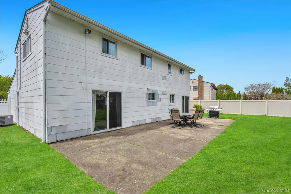 55 Starfire Dr, Centereach, NY 11720