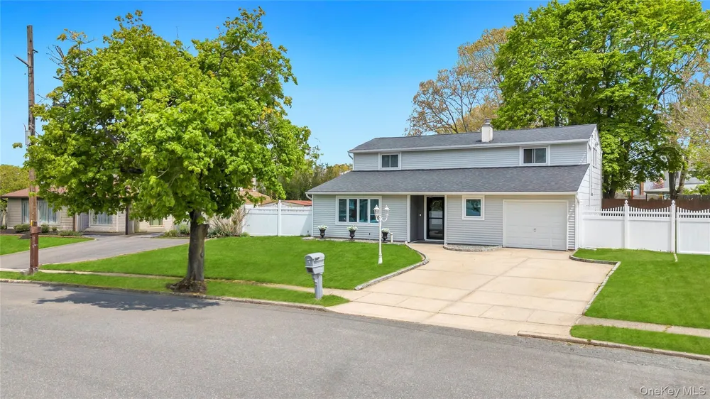 55 Starfire Dr, Centereach, NY 11720