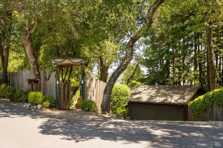 70 Hazel Ave, Larkspur, CA 94939-1906
