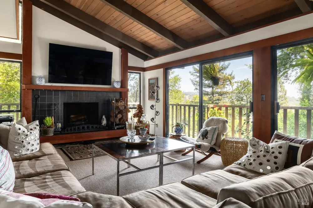70 Hazel Ave, Larkspur, CA 94939-1906