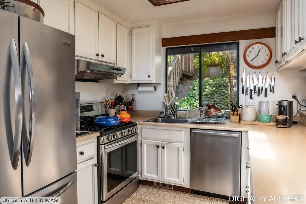 70 Hazel Ave, Larkspur, CA 94939-1906