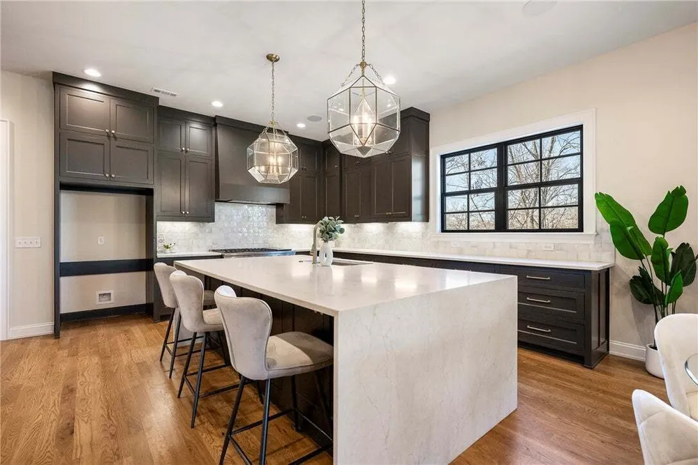 1039 NW A St, Bentonville, AR 72712