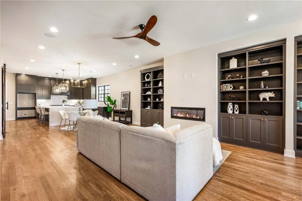 1039 NW A St, Bentonville, AR 72712