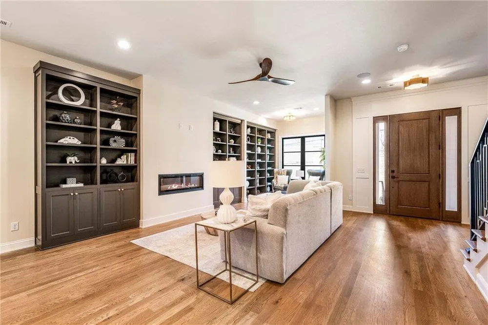 1039 NW A St, Bentonville, AR 72712