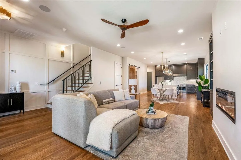 1039 NW A St, Bentonville, AR 72712