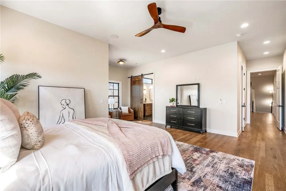 1039 NW A St, Bentonville, AR 72712