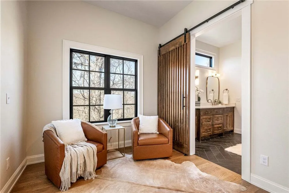 1039 NW A St, Bentonville, AR 72712
