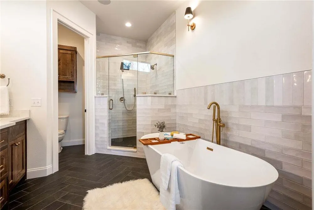 1039 NW A St, Bentonville, AR 72712