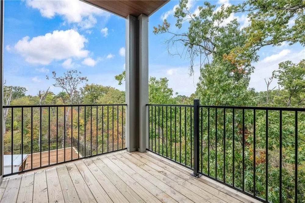 1039 NW A St, Bentonville, AR 72712