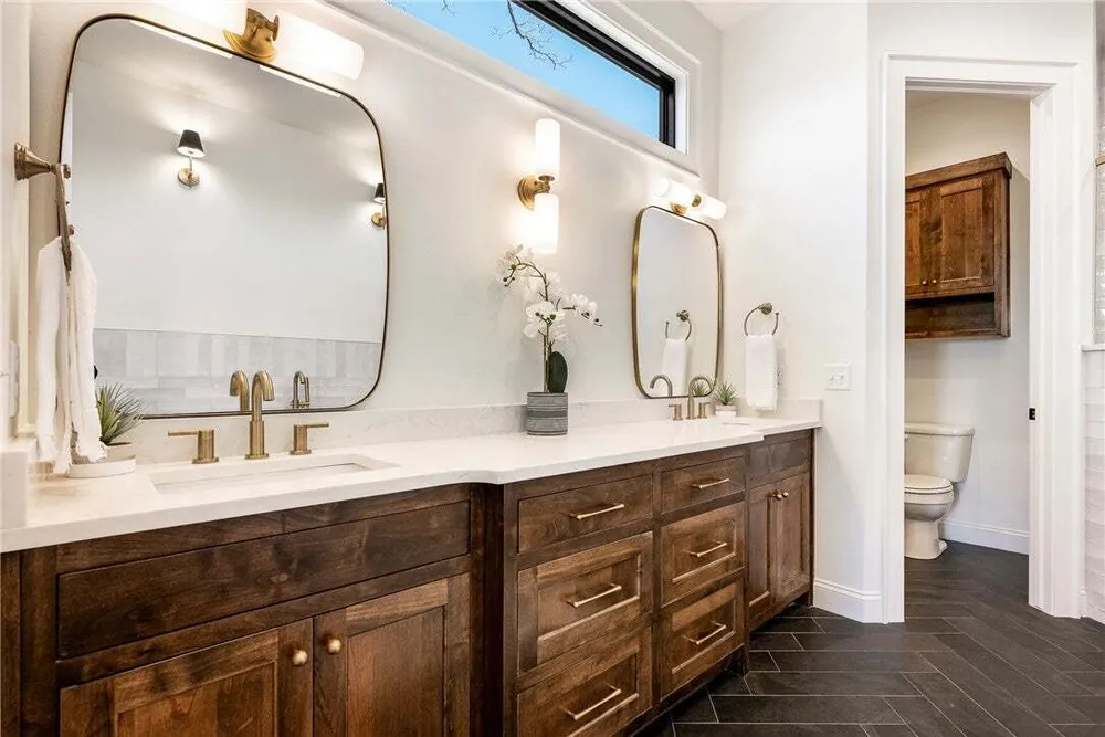1039 NW A St, Bentonville, AR 72712