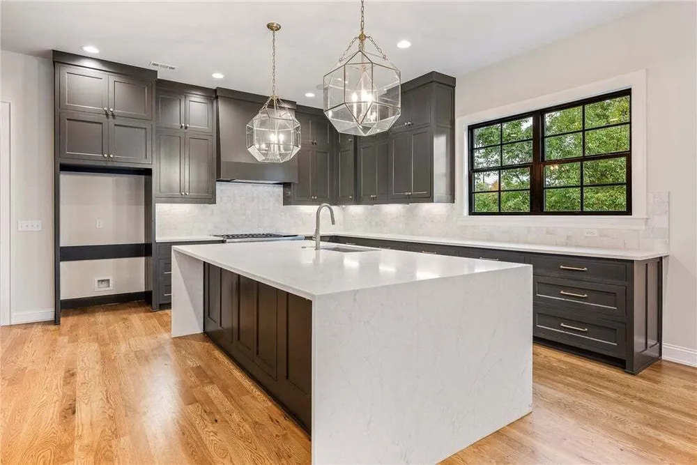 1039 NW A St, Bentonville, AR 72712