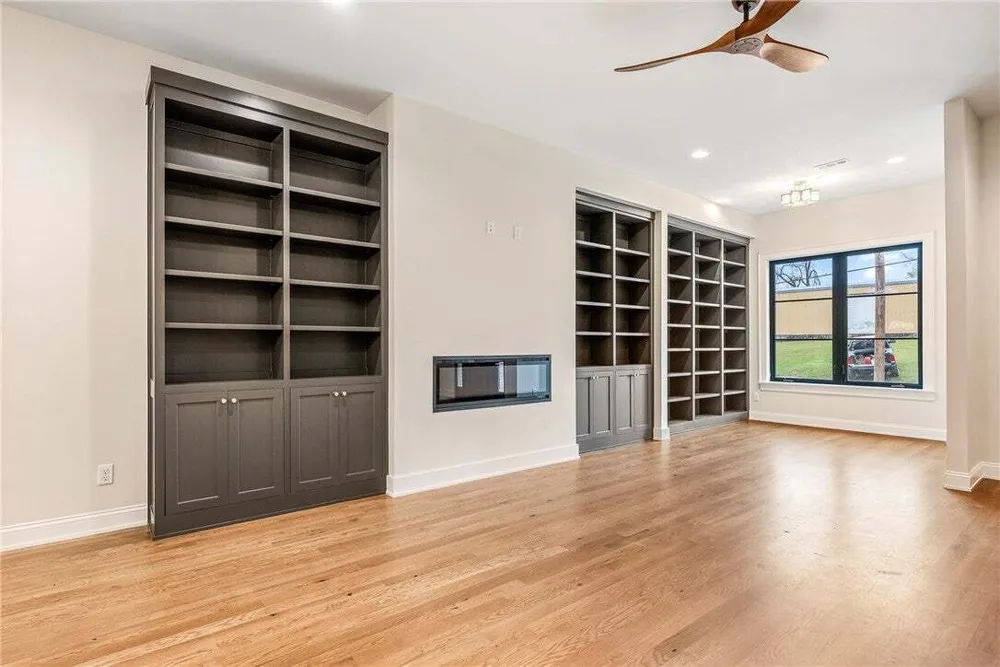 1039 NW A St, Bentonville, AR 72712