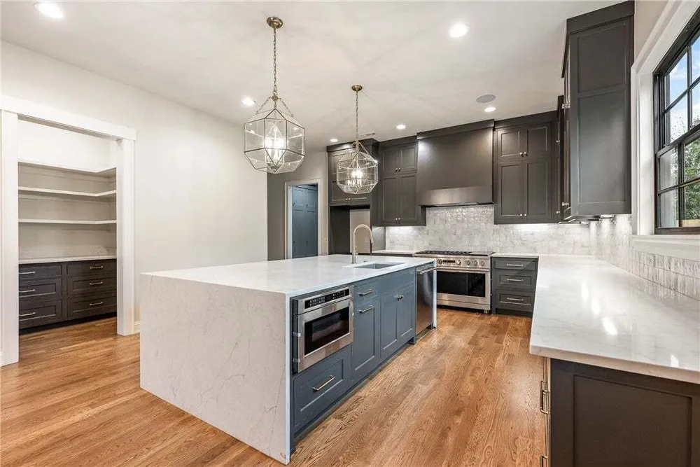 1039 NW A St, Bentonville, AR 72712