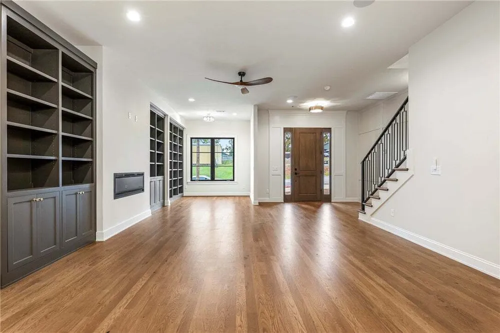 1039 NW A St, Bentonville, AR 72712