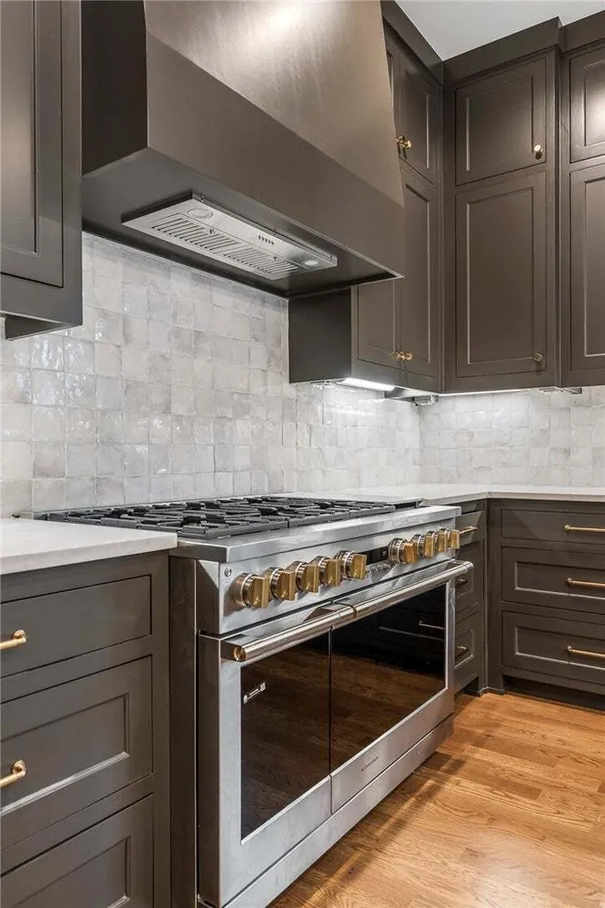1039 NW A St, Bentonville, AR 72712