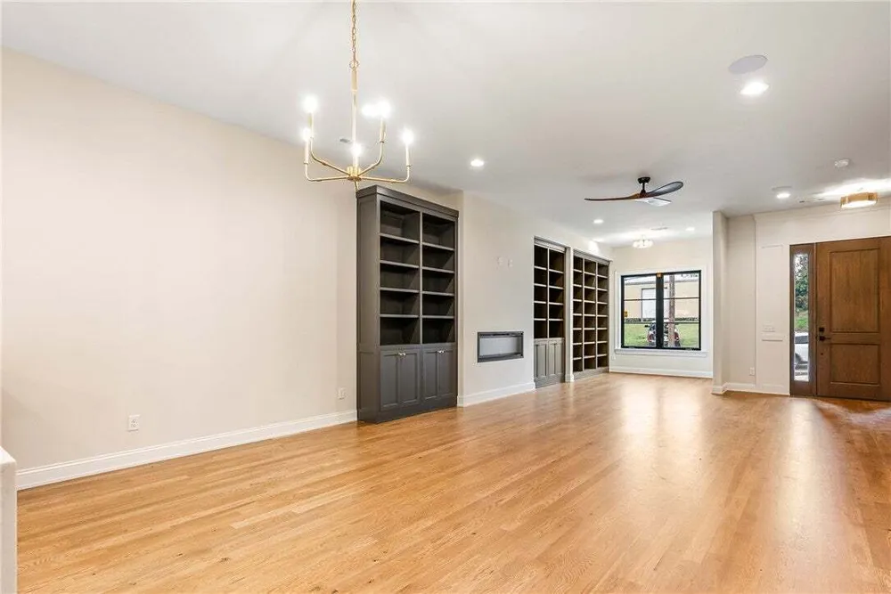 1039 NW A St, Bentonville, AR 72712