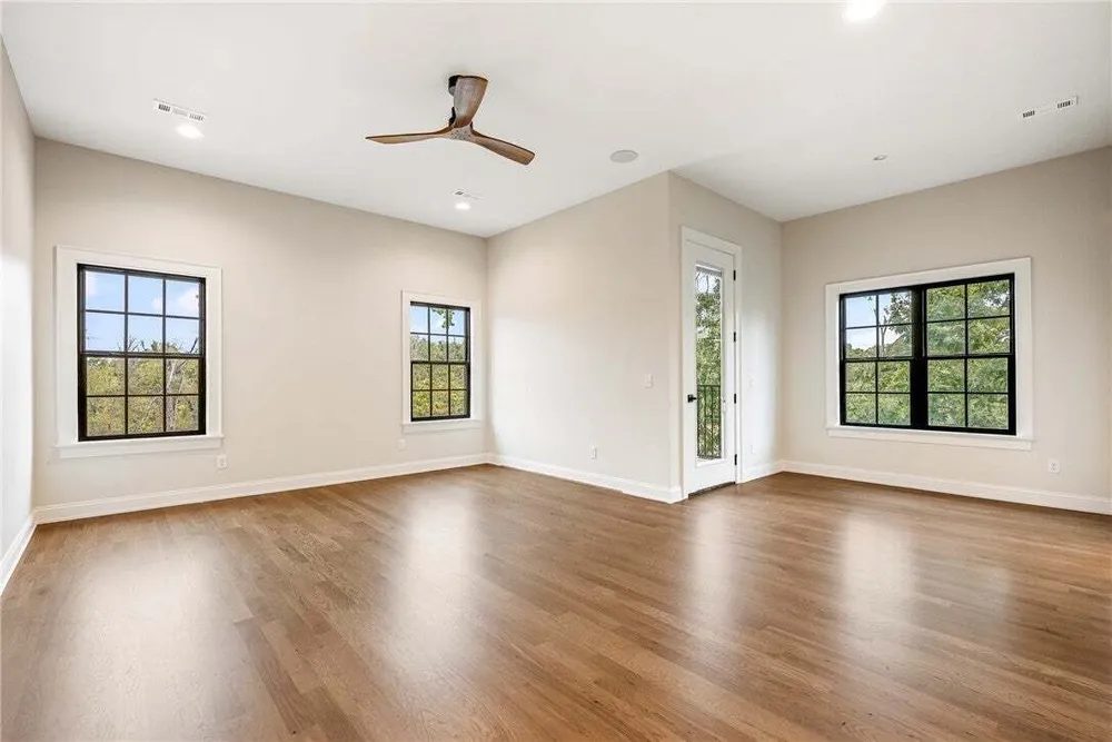 1039 NW A St, Bentonville, AR 72712