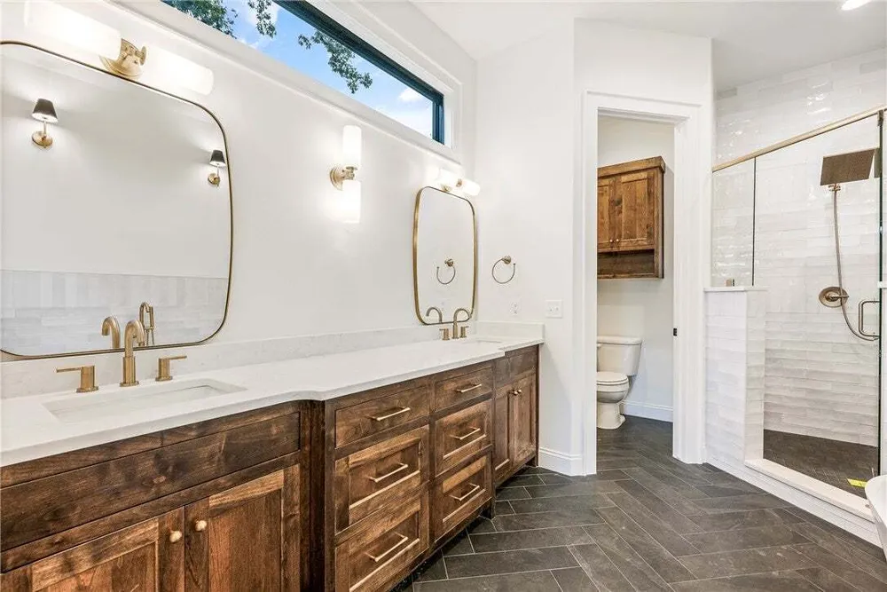 1039 NW A St, Bentonville, AR 72712