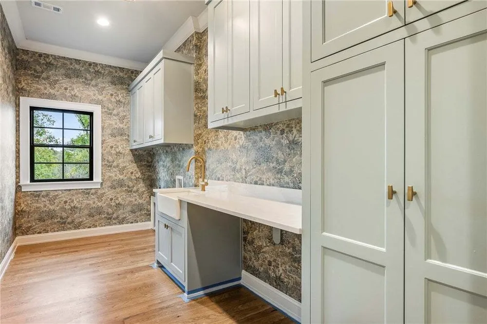 1039 NW A St, Bentonville, AR 72712