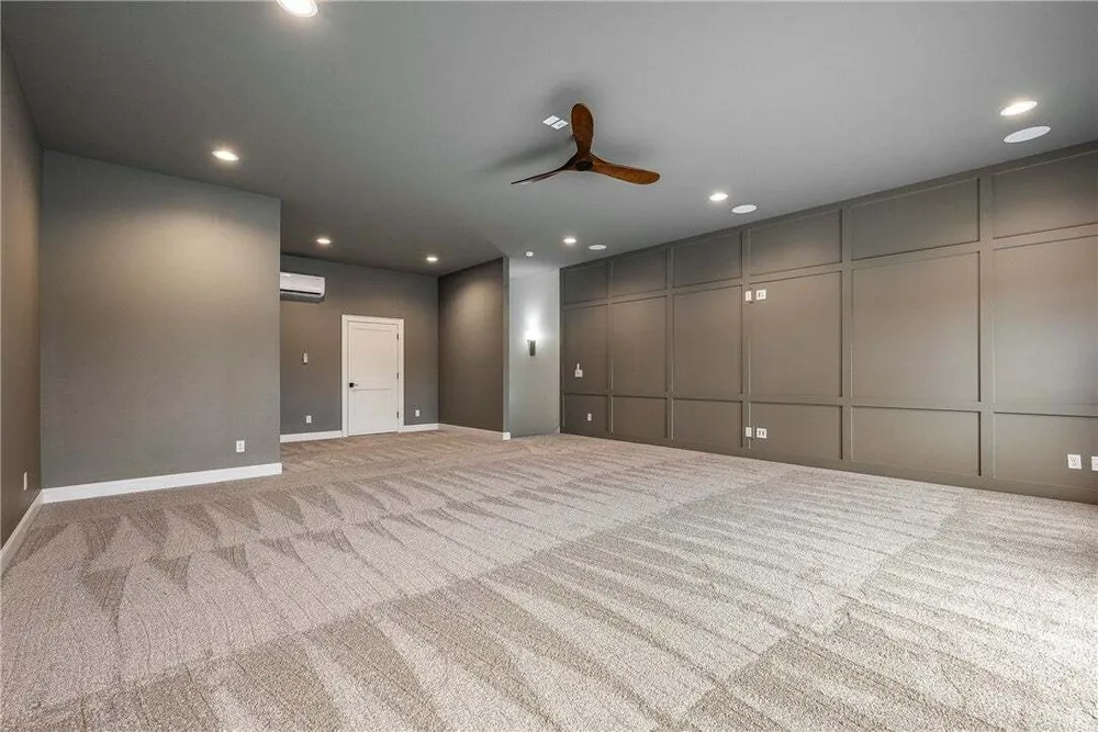 1039 NW A St, Bentonville, AR 72712