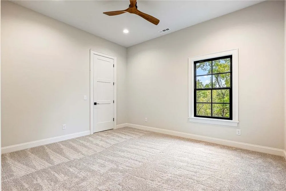 1039 NW A St, Bentonville, AR 72712