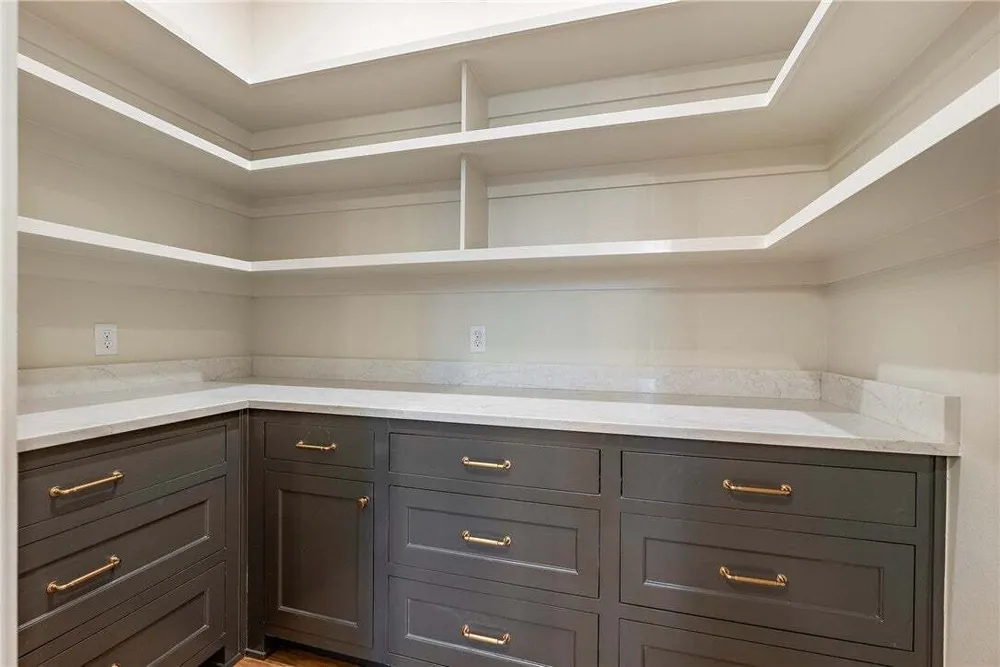 1039 NW A St, Bentonville, AR 72712