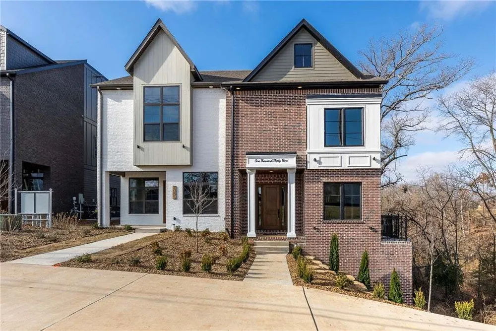 1039 NW A St, Bentonville, AR 72712