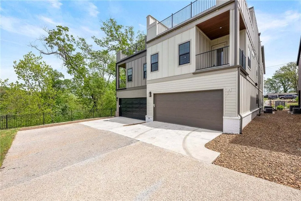 1039 NW A St, Bentonville, AR 72712